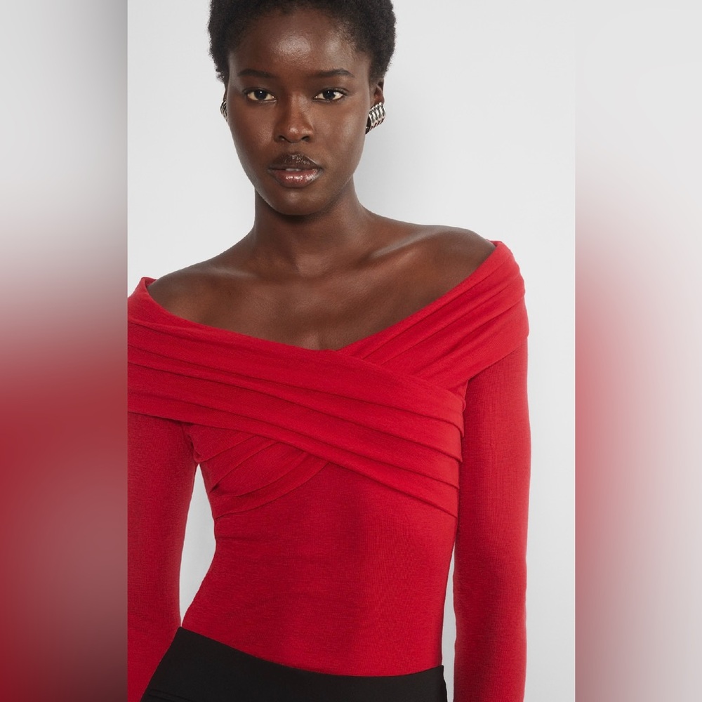 Chic Off-Shoulder in Flashing Red